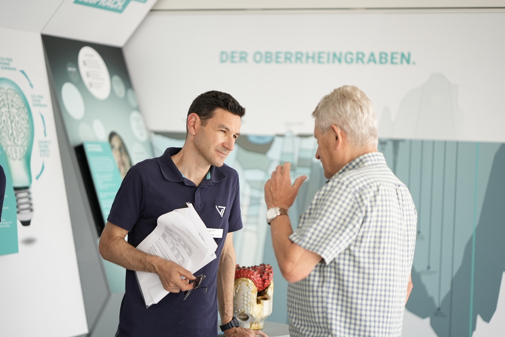 Vulcan in Kontakt mit der Bevölkerung, Gespräch im InfoTruck
