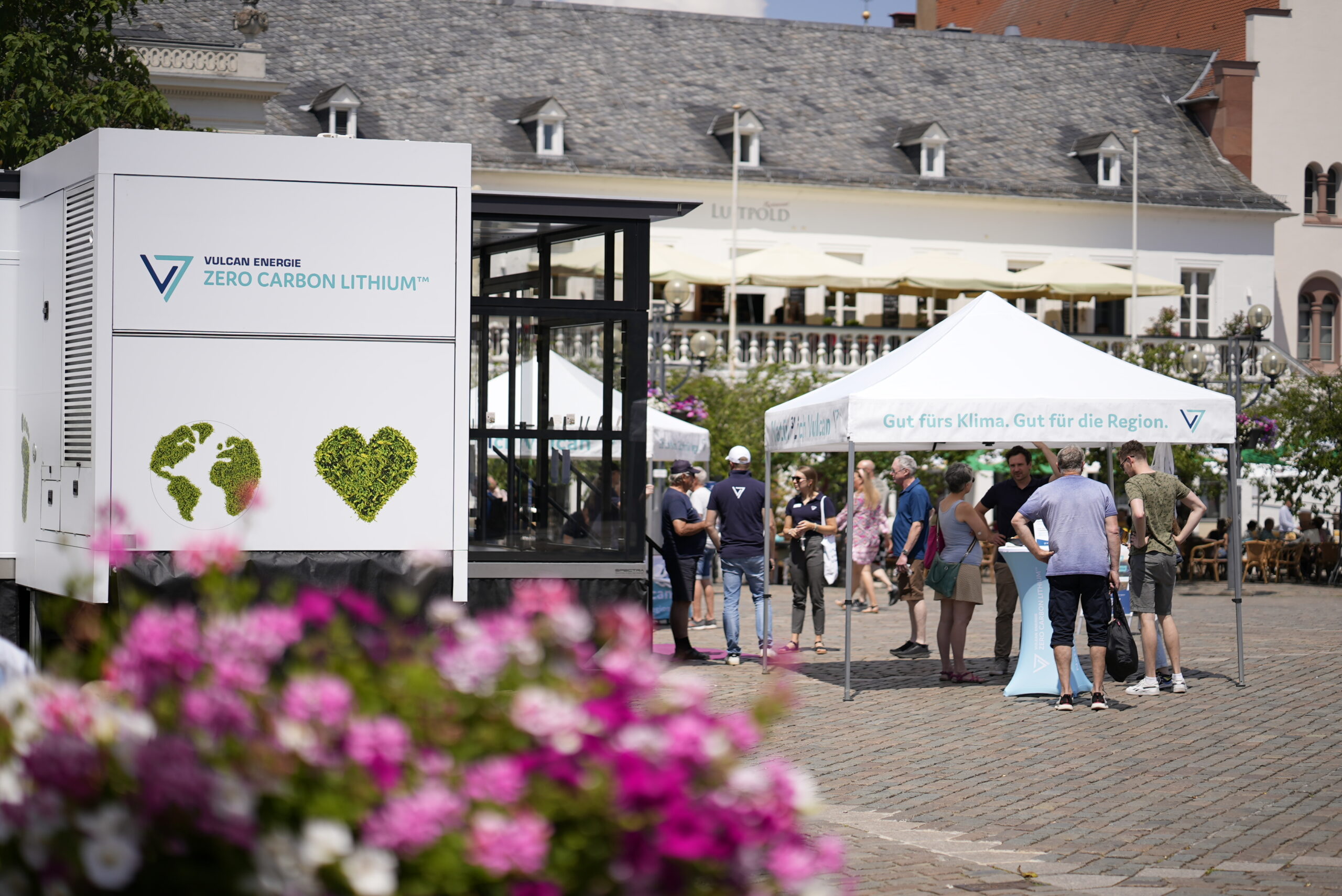 Bild vom Vulcan Infotruck auf dem Landauer Marktplatz